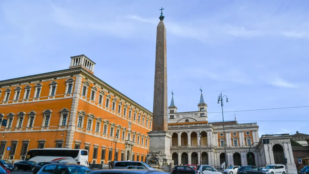 Bazylika św. Jana na Lateranie - Obelisk Laterański